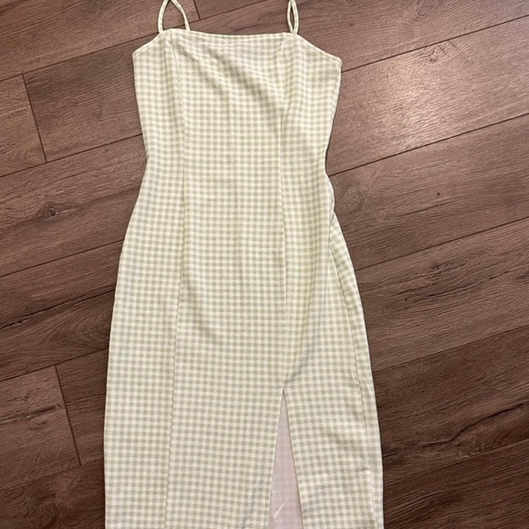 H&M Dresses & Skirts - Long Picnic dress 👗